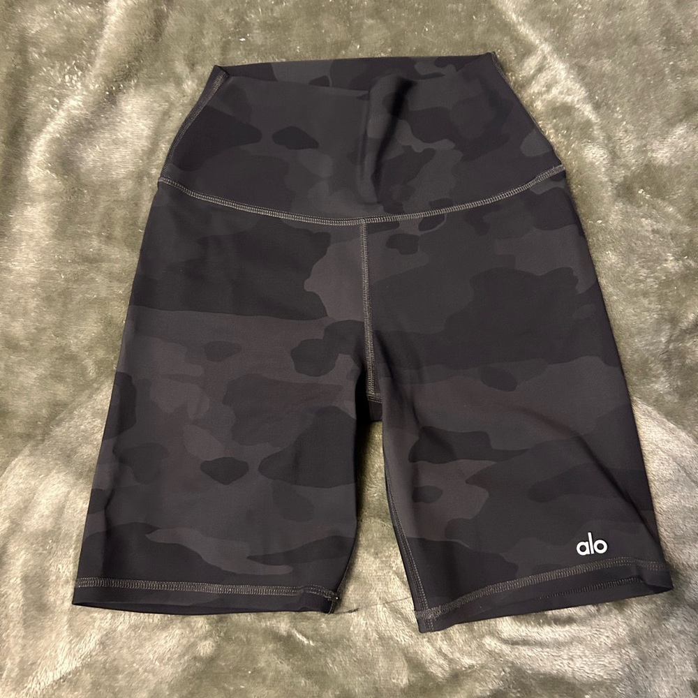 alo yoga shorts